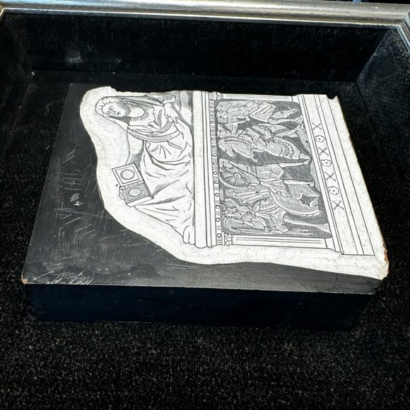 Set of 2 RARE Vintage Vincent Price Framed Wood Block Etchings - Picture 13 of 16